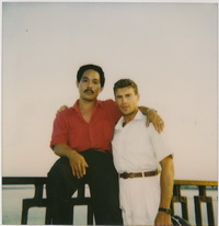 Лам Тхань Кхань и Александр Маслов в Волгограде на набережной Волги. Фото сделано в середине 90-х годов во время работы Лам Тхань Кханя в Волгограде.